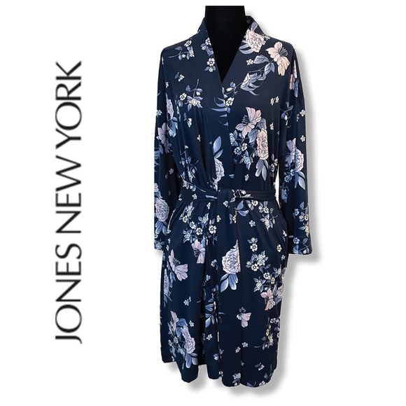 NWT 🦋 JNY Beautiful Floral robe | Small/Medium - Picture 16 of 16